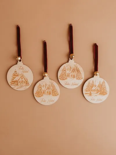 Bola de Natal - casinha — corte a laser e gravação por encomenda