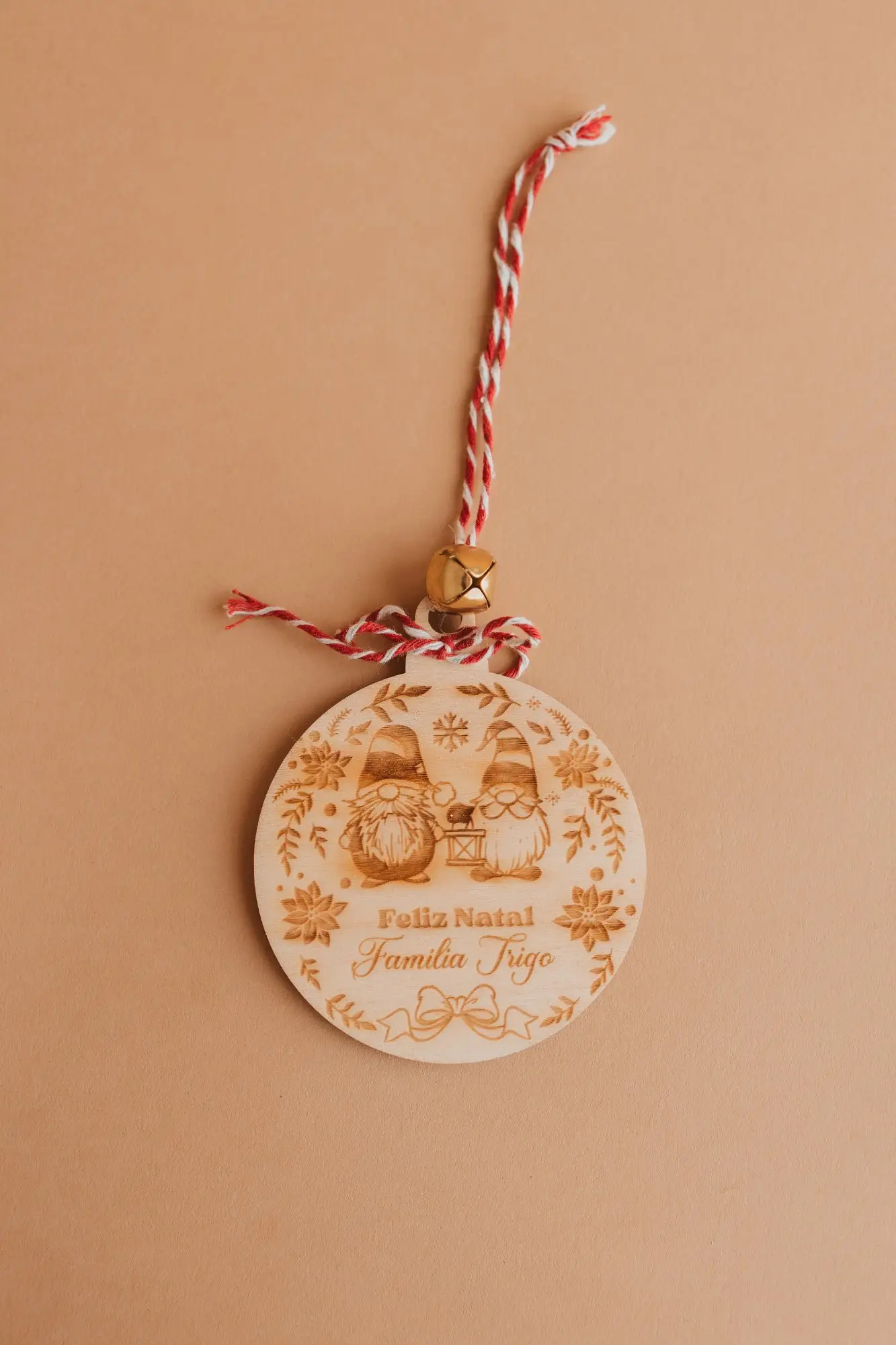 Christmas bauble with acrylic and bell — photograph 2
