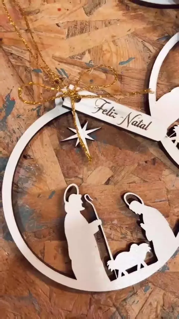 Nativity Scene Christmas Bauble — photograph 1